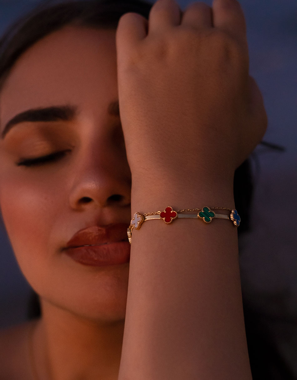 1700011265_B0011-indoor-wb.jpg van cleef colours bracelet