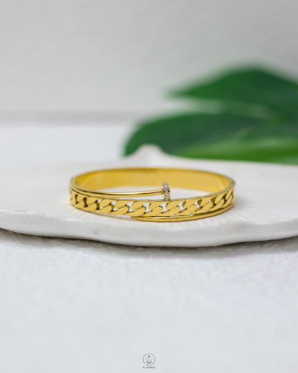 nail cartier gold bracelet