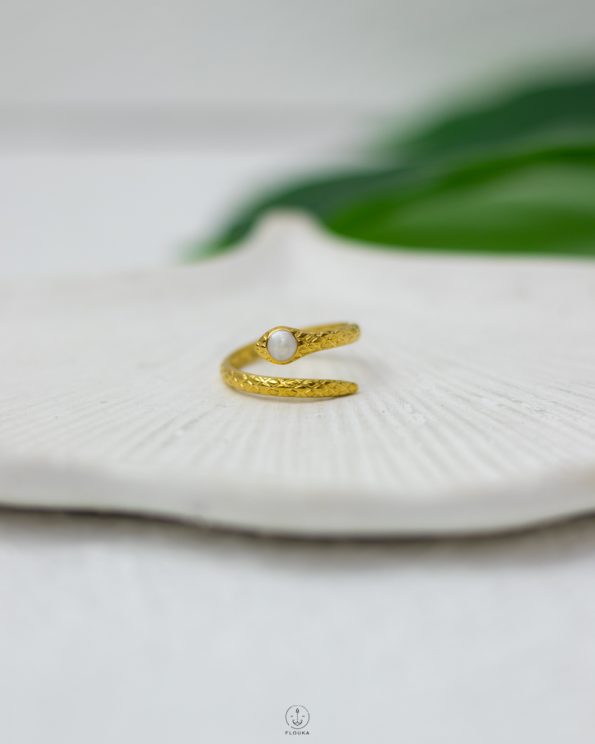 WHITE RASIN SNAKE gold ring