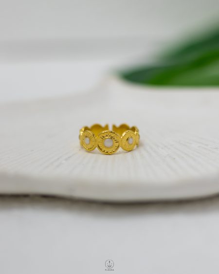 circle white rasin gold ring