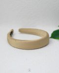 beige struas coller
